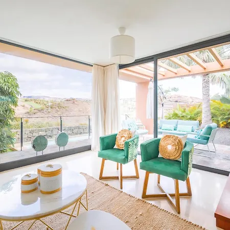 Cosy With Private Pool By Canaryscape *
