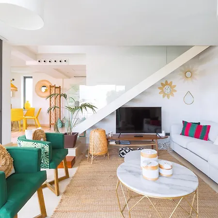 Cosy With Private Pool By Canaryscape *